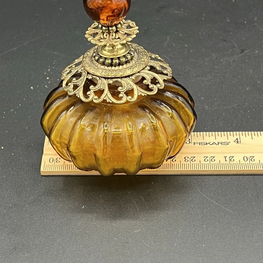 VTG Ornate Brass Oil‎ Lamp AMBER Glass Decorative Scalloped Edge Jeweled 4.5